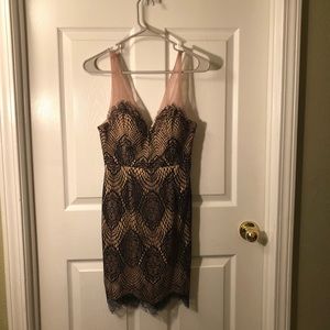 L’atiste by Amy tan and black dress